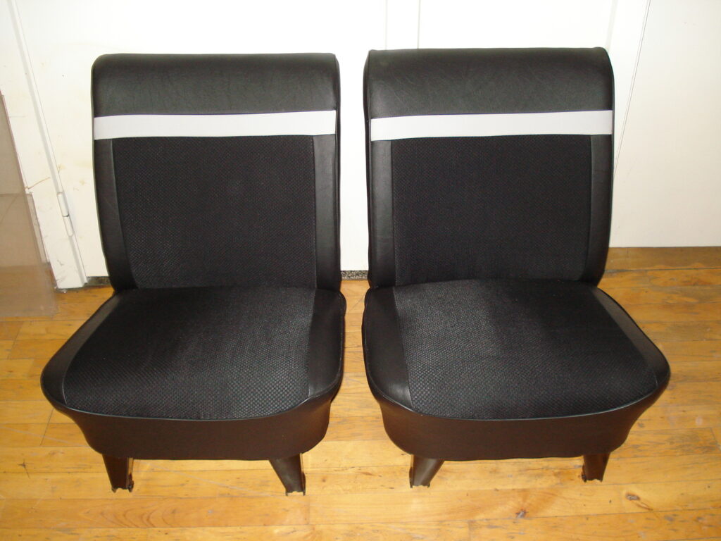 10 – Sæt Opel Kadett A sæder nyrenoveret med tidstypisk stof, ikke original stoffet