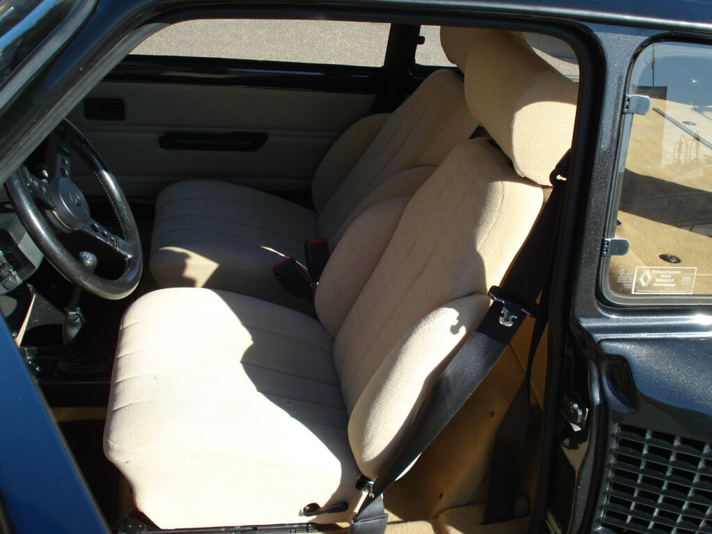 11 – Renault 5 Turbo – forstole beklædt med egne stofbetræk købt i Frankrig