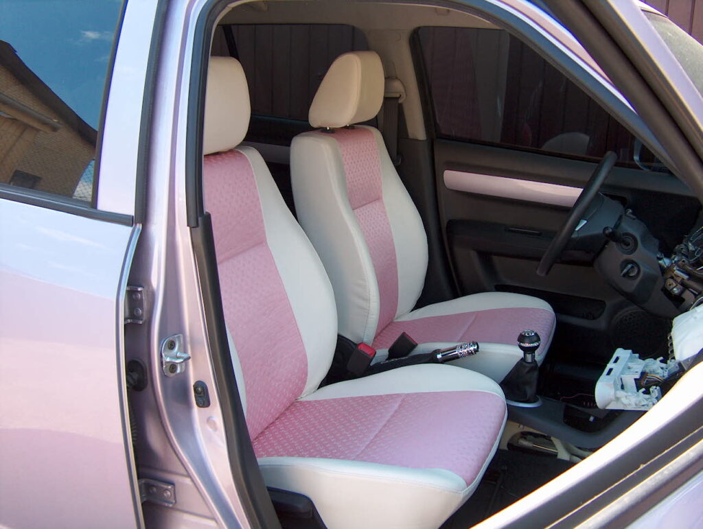 16 – Suzuki Swift- kabine monteret med hvid læder og louis vuitton kopi stof