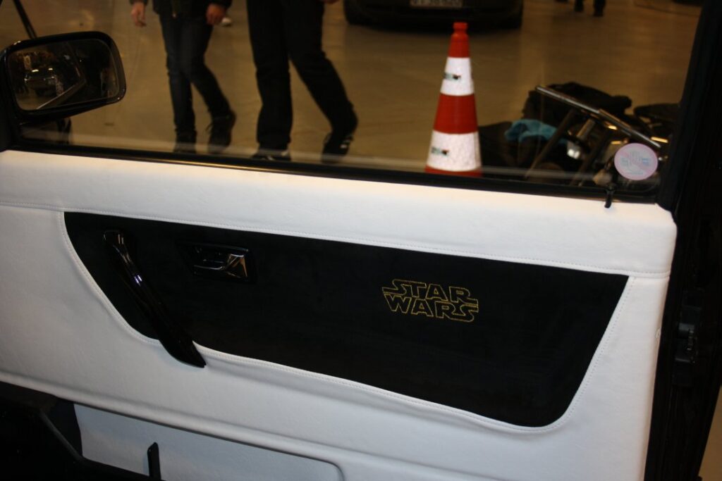 23 – Golf 2 dørsider renoveret for Star Wars udstillingsbil